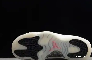 - RETRO SNAKE LOW BONE JORDAN LIGHT 11 0627